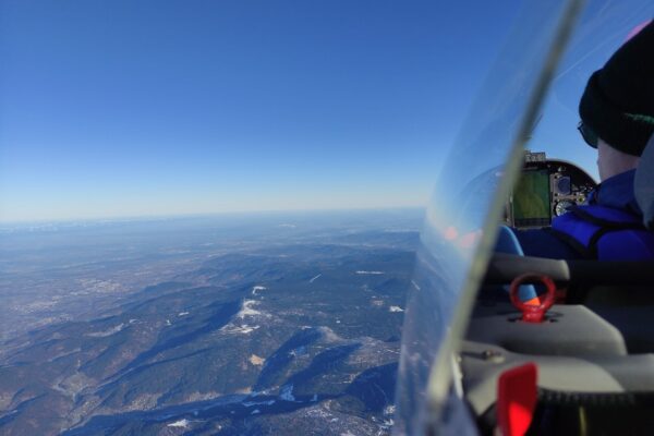Segelflug über den Schwarzwald im Winter wie der Pilot es sieht