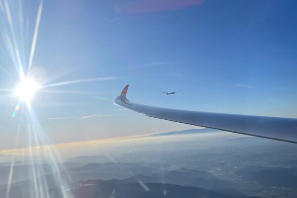 Segelflug über den Schwarzwald im Winter